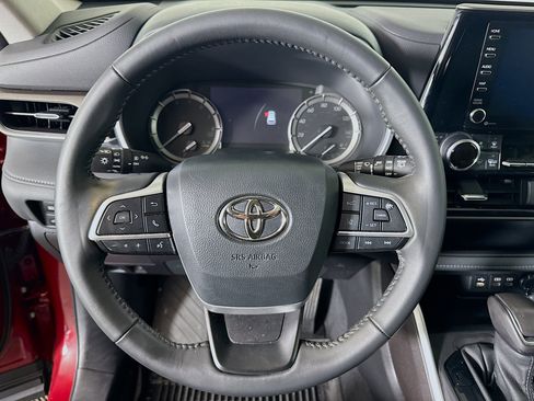 Certified 2022 Toyota Highlander XLE image 12