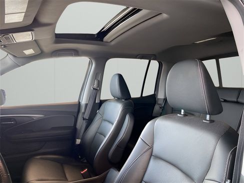 Used 2023 Honda Ridgeline RTL-E image 10