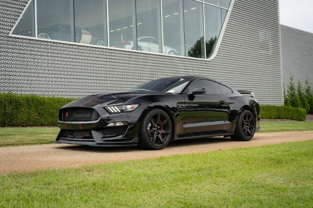 Used 2018 Ford Mustang Shelby GT350R w/ GT350R Equipment Group 920A RWD image 3