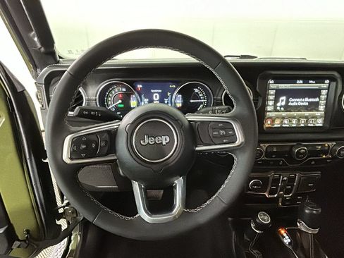 Used 2023 Jeep Wrangler Unlimited Sahara AWD/4WD image 16