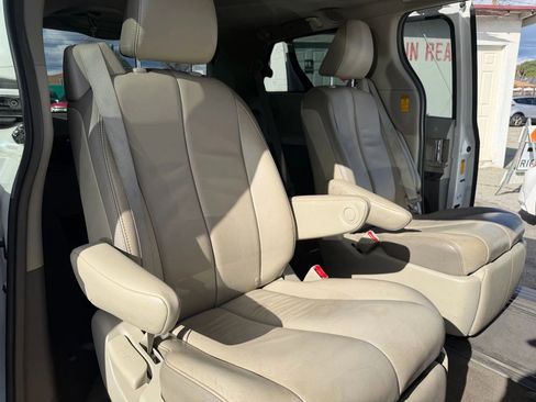 Used 2014 Toyota Sienna Limited w/ Limited Premium Package image 18