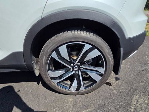 Used 2024 Volvo XC40 B5 Plus w/ Protection Package Premier AWD/4WD image 27