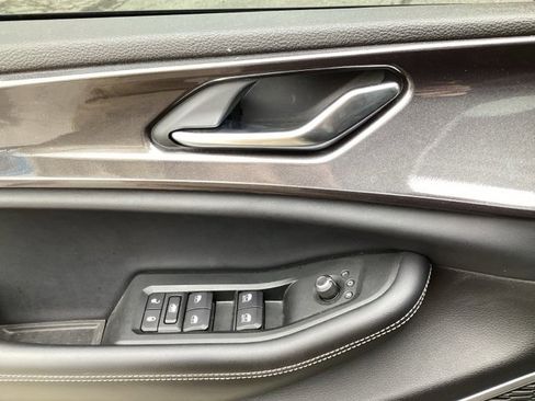 Used 2021 Jeep Grand Cherokee L Laredo image 19