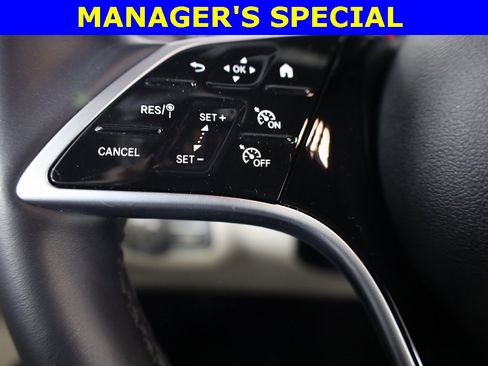 Used 2025 Mercedes-Benz GLE 350 4MATIC image 11