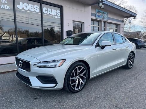 Used 2020 Volvo S60 T6 Momentum image 5