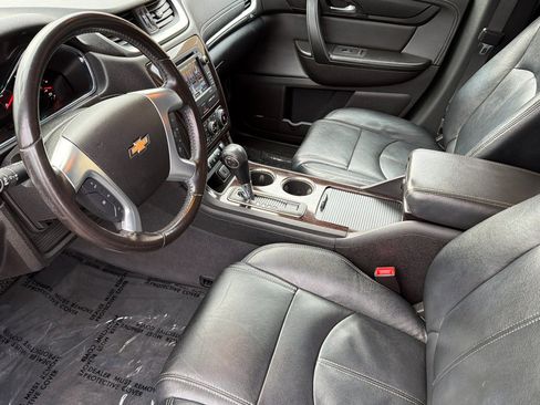 Used 2017 Chevrolet Traverse LT w/ Traveler's Package image 10