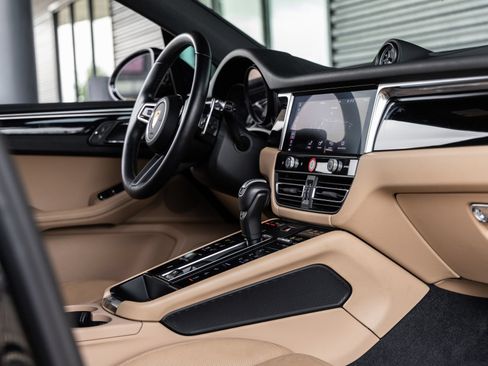 Certified 2024 Porsche Macan AWD/4WD image 44