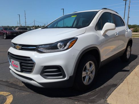 Used 2020 Chevrolet Trax LT w/ LT Convenience Package AWD/4WD image 4