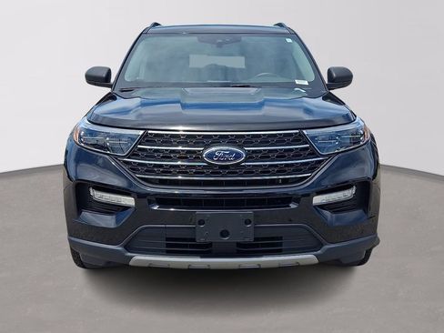 Certified 2022 Ford Explorer XLT w/ Equipment Group 202A AWD/4WD image 2