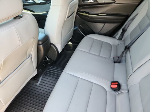 Used 2021 Chevrolet TrailBlazer LT w/ Premium Seating Package AWD/4WD image 13