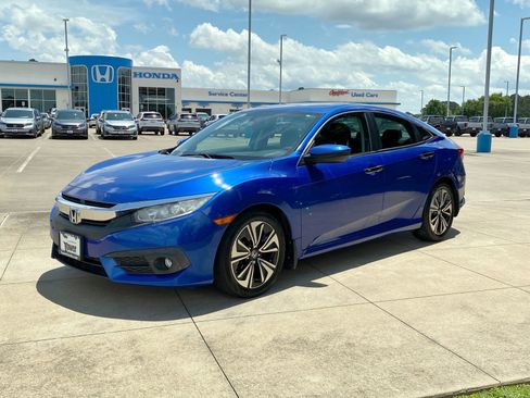 Used 2017 Honda Civic EX-T image 3