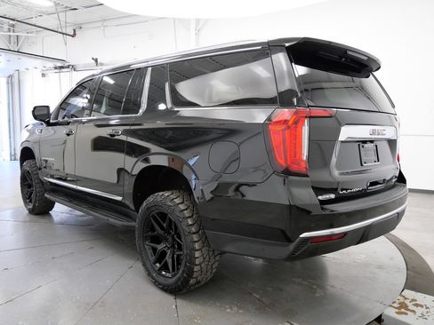 Used 2023 GMC Yukon XL SLT AWD/4WD image 5