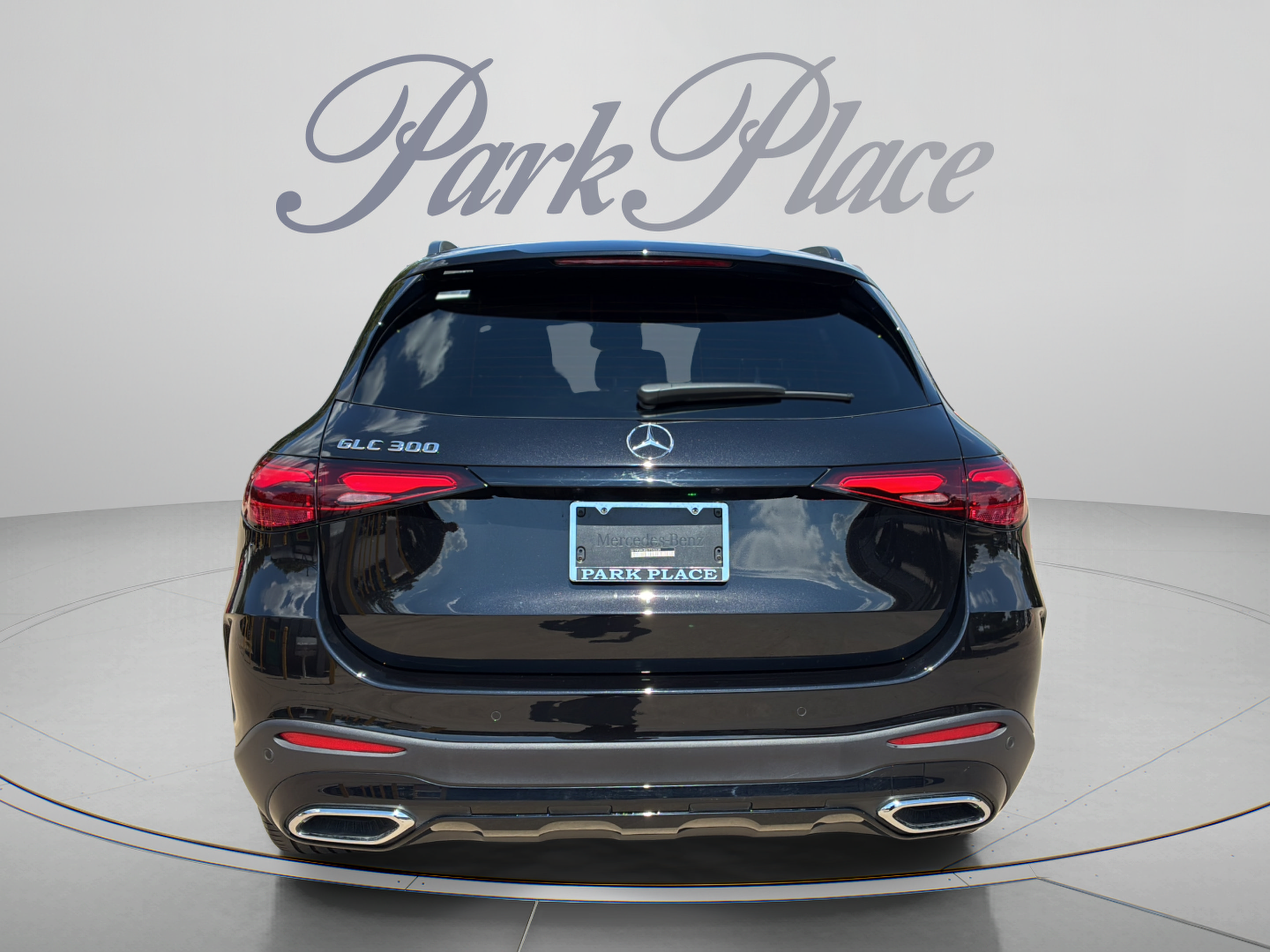 Used 2026 Mercedes-Benz GLC 300 image 4