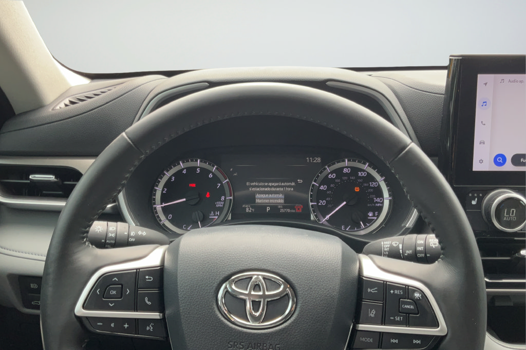 Used 2024 Toyota Highlander XLE FWD image 13