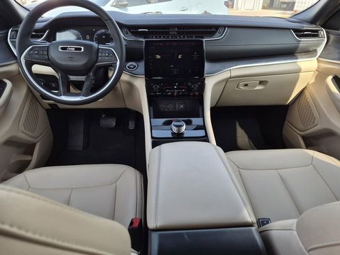 Used 2023 Jeep Grand Cherokee Limited image 14