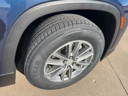 Used 2023 Chevrolet Traverse LT image 57