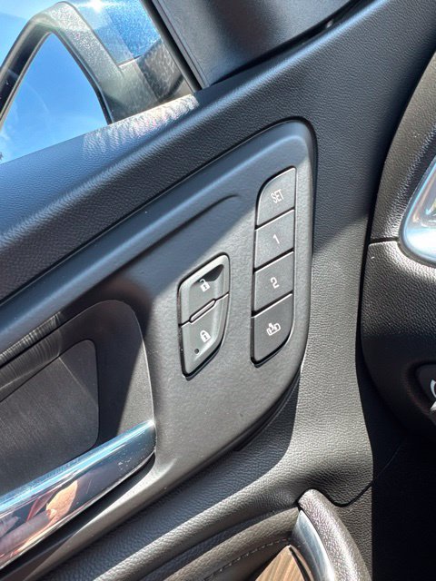 Used 2022 Chevrolet Malibu Premier FWD image 17