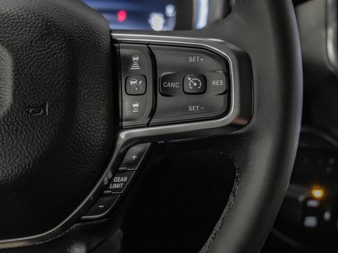 Used 2025 RAM 2500 Laramie AWD/4WD image 17