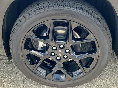 Used 2025 Chevrolet Traverse RS FWD image 8