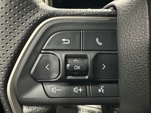 Used 2025 Toyota 4Runner SR5 AWD/4WD image 19