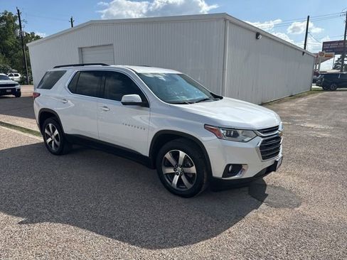 Used 2021 Chevrolet Traverse LT w/ LT Premium Package FWD image 4