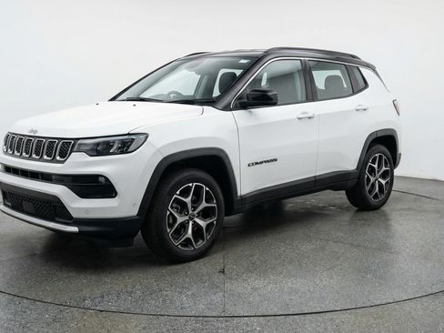 Used 2025 Jeep Compass Limited AWD/4WD image 3