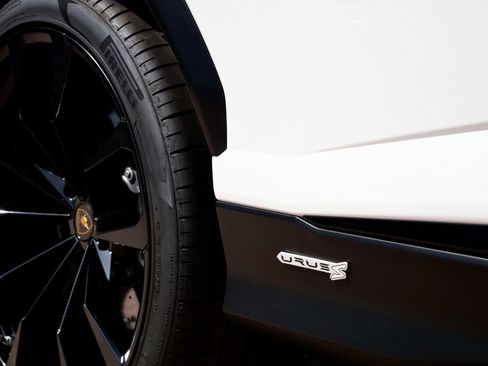 Used 2023 Lamborghini Urus S image 10