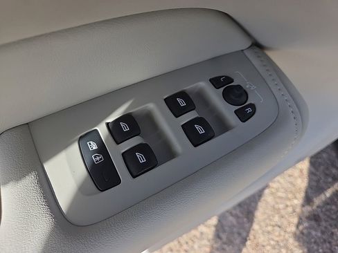 New 2026 Volvo XC60 B5 Ultra w/ Protection Package Premier image 21