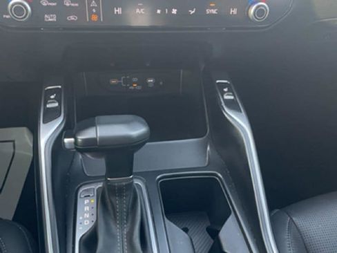 Used 2025 Kia Sorento S image 16