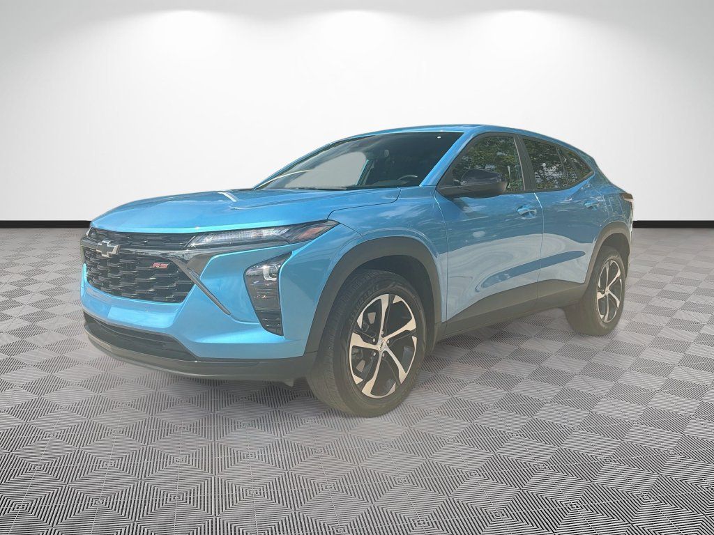Used 2025 Chevrolet Trax RS w/ Driver Confidence Package FWD image 4