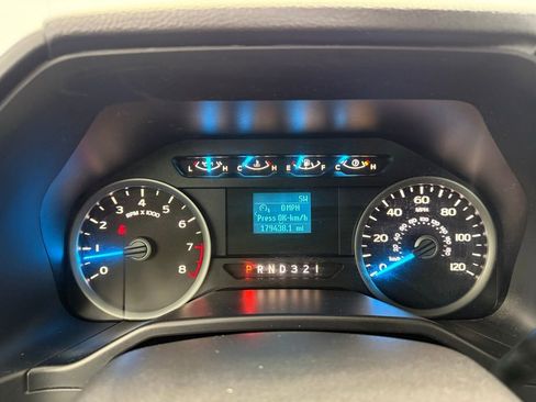 Used 2017 Ford F150 XLT image 4