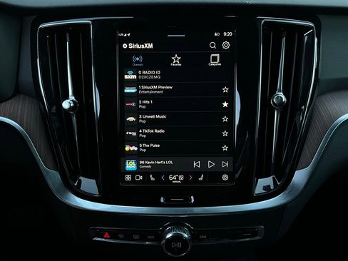 Used 2025 Volvo V60 B5 Cross Country Plus image 31