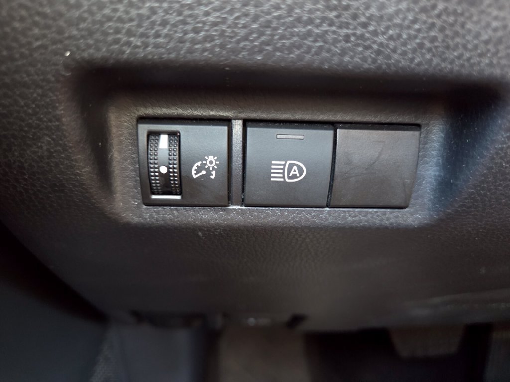 Used 2025 Toyota RAV4 LE AWD/4WD image 12