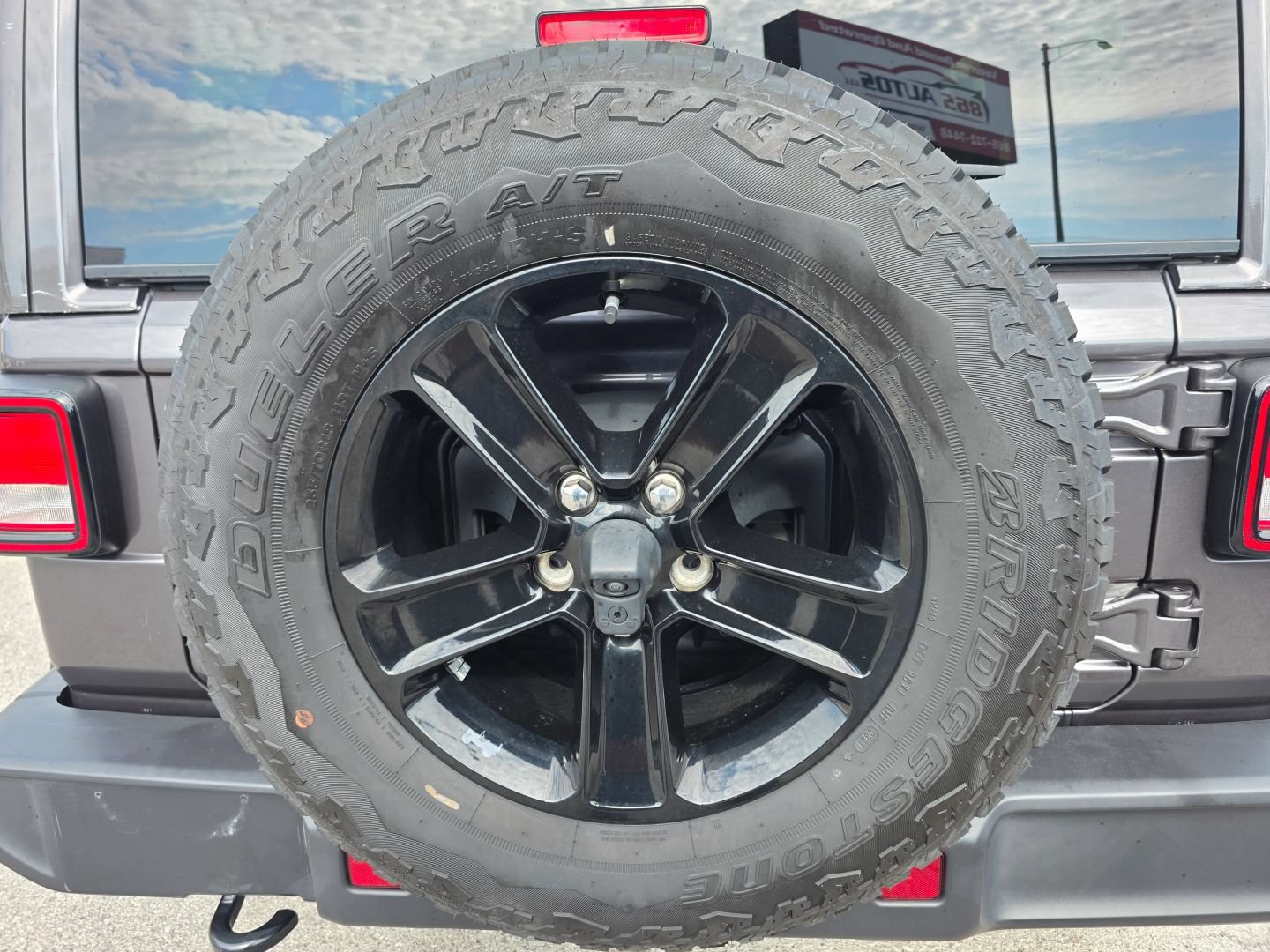 Used 2021 Jeep Wrangler Unlimited Sahara AWD/4WD image 41