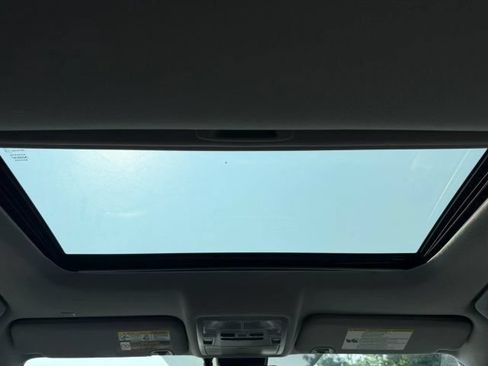 Used 2019 Toyota Highlander XLE AWD/4WD image 23