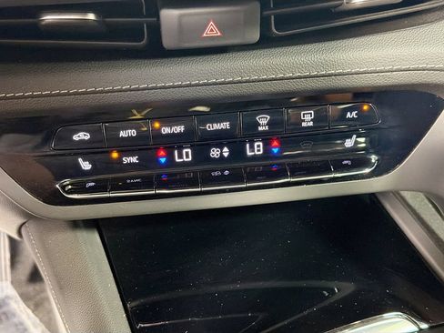 Used 2023 Buick Envision Essence AWD/4WD image 17