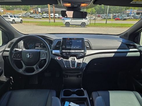 Used 2024 Honda Odyssey Sport image 3