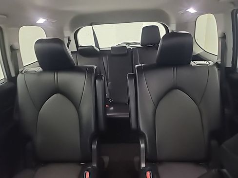 Used 2025 Toyota Grand Highlander AWD image 31