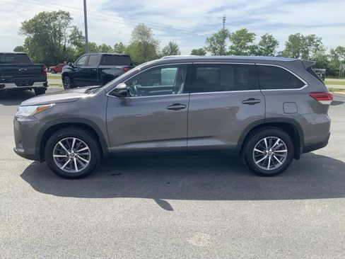 Used 2019 Toyota Highlander XLE AWD/4WD image 5