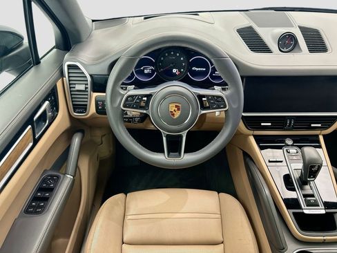 Used 2022 Porsche Cayenne image 10