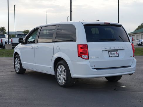 Used 2018 Dodge Grand Caravan SE w/ UConnect Hands-Free Group FWD image 6