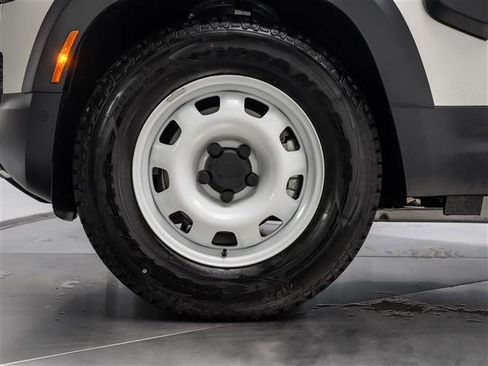 New 2024 Land Rover Defender 110 S image 14