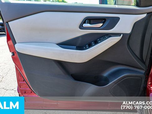 Used 2025 Nissan Rogue SV FWD image 47
