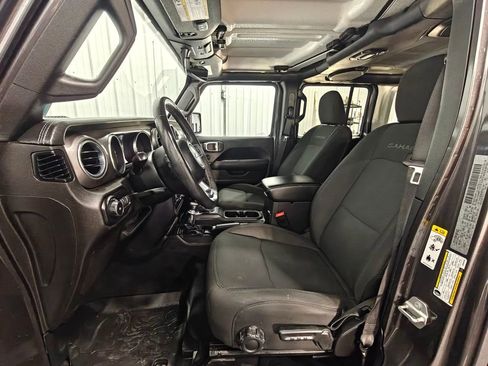 Used 2019 Jeep Wrangler Unlimited Sahara image 24