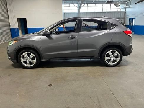 Used 2019 Honda HR-V LX image 6