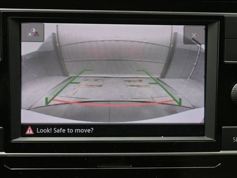 Used 2018 Volkswagen Golf S image 20