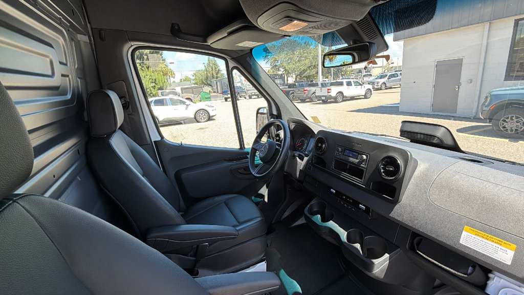 Used 2025 Mercedes-Benz Sprinter 2500 image 30