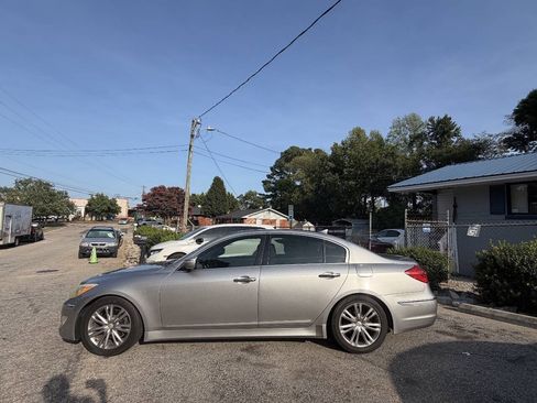 Used 2012 Hyundai Genesis 3.8 w/ Premium Pkg RWD image 7