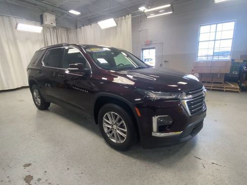 Certified 2023 Chevrolet Traverse LT w/ Rear Camera Mirror Package FWD image 2
