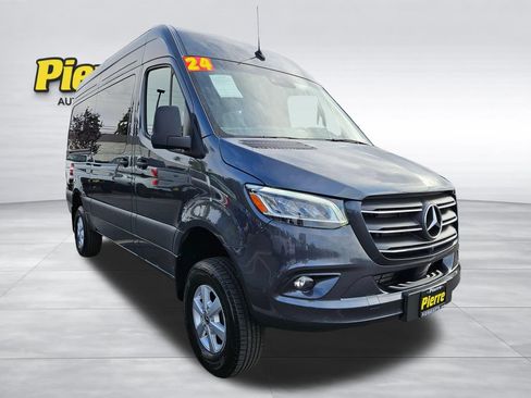 Used 2024 Mercedes-Benz Sprinter 2500 image 7
